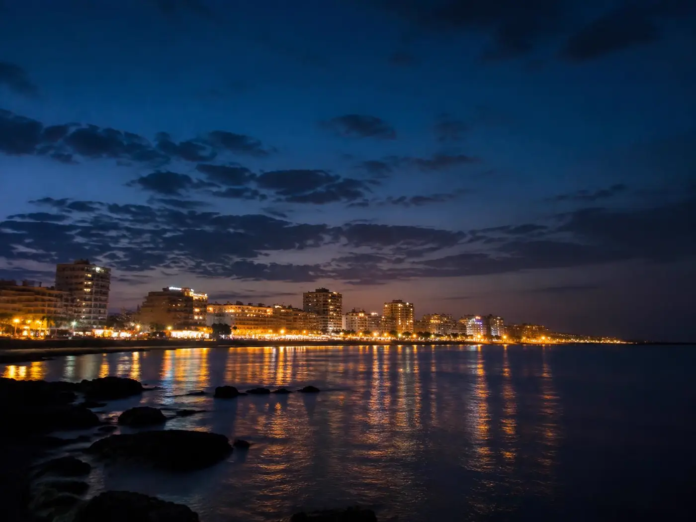 济州海岸城市夜景（示意图）